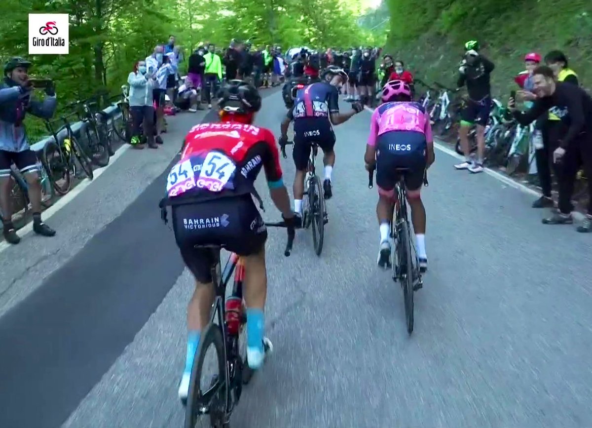 team_medellin's tweet photo. Todos necesitamos amigos como Daniel Felipe Martínez 🚴🏼‍♂️🔥

Qué bello es el ciclismo 😍 Vamos @Eganbernal 🔝 https://t.co/hQEsiCmEx2