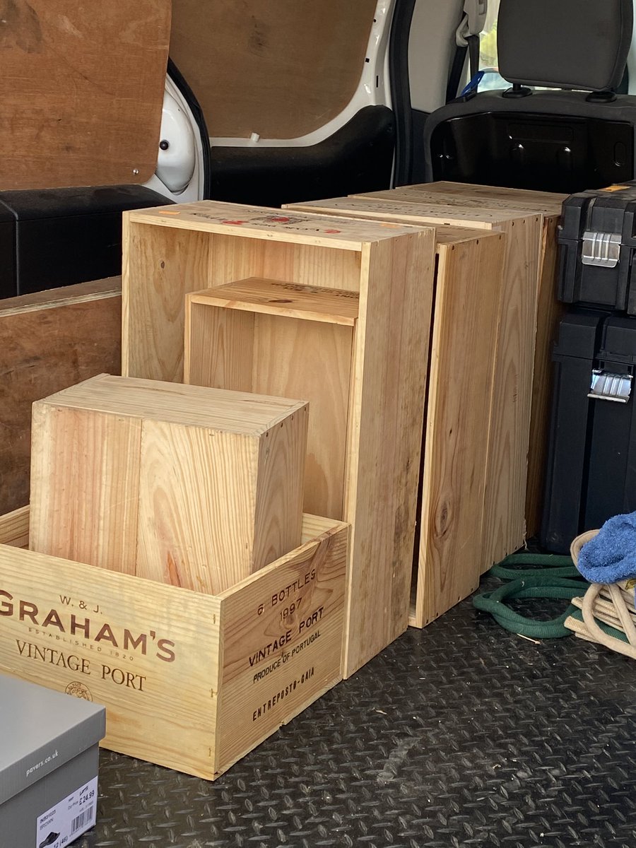 WScrapstore's tweet image. Just collected these donated vintage wine boxes. Our volunteers can’t wait to transform them. So watch this space!!

#wineboxes #vintagewinebox #savedfromlandfill #upcycle #recycle  #charity #shoplocal