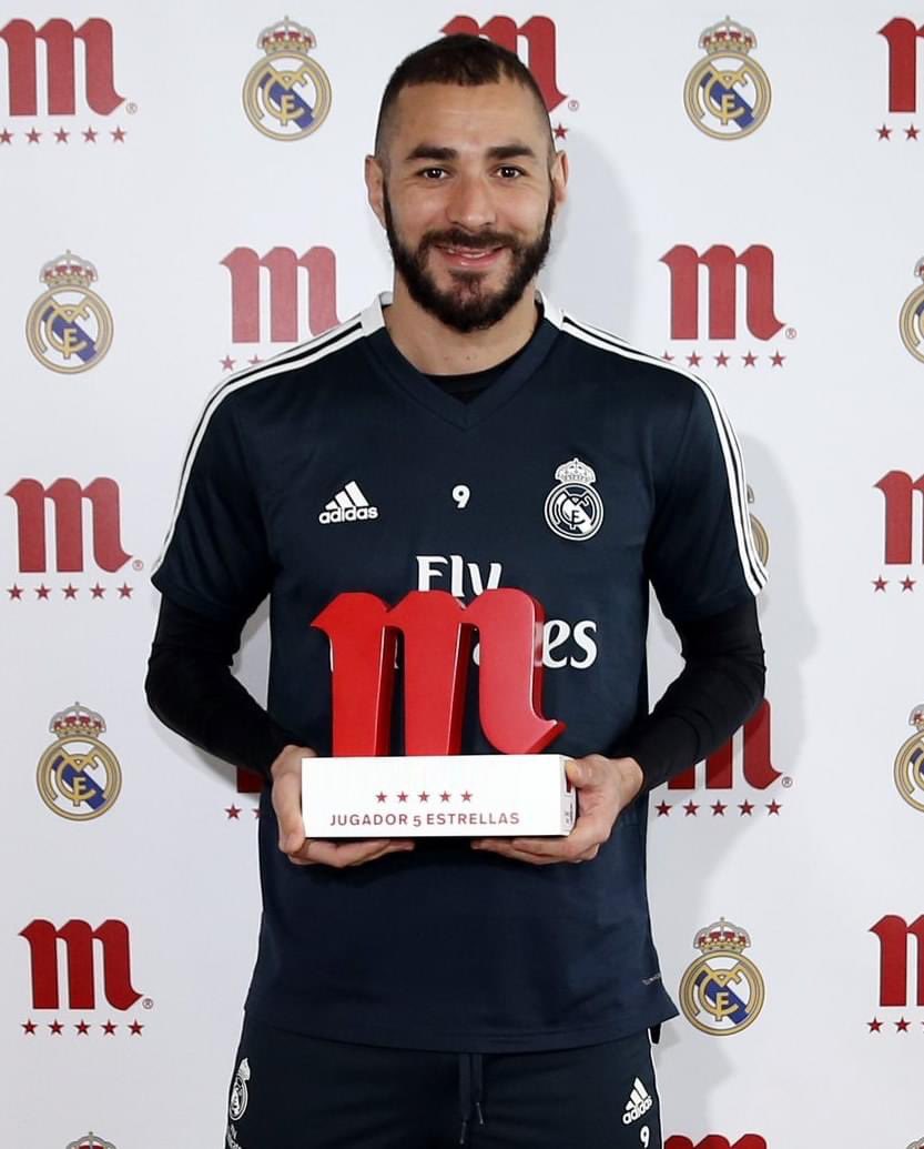Footballogue's tweet photo. [#LaLiga🇪🇸] 🔴OFFICIEL ! 

Karim Benzema est élu meilleur joueur de la saison de Liga par les lecteurs de Marca ! https://t.co/jpmhV5wBMw
