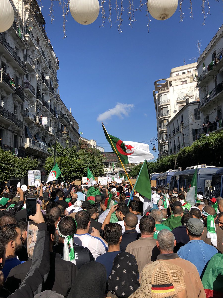 #الشارع_ملك_الشعب   

تحيا الجزائر 🇩🇿