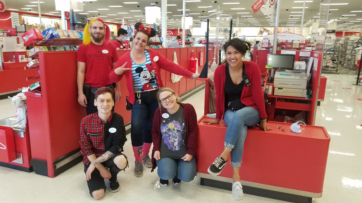 The wackiest of Wednesday's laser beams and all @T2010 the Guests have absolutely ❤ the fun today. #SpiritWeek @Lyssmarie_09 <a href="/fav_barista/">Kay 🌶</a> <a href="/stevenfosterta1/">Steve Foster</a>
