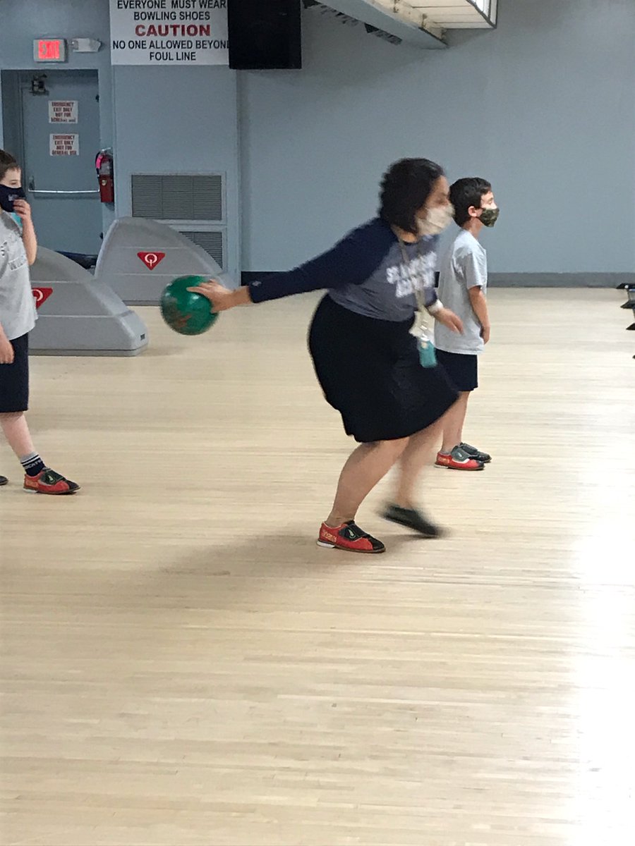 StAloysiusAcad's tweet photo. Today students who exceeded their Accelerated Reader Library Challenge were treated to a day of bowling & pizza. It was a fun day, & even Sr. Margaret joined in the fun. We heard she bowled a lot of strikes! π³ππ#Bowling #710split @wynnewoodlanes https://t.co/7OcY2iDvCJ