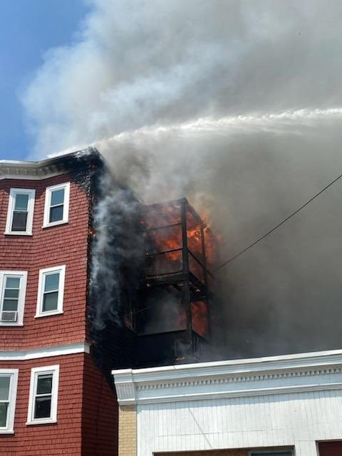 MspcaAngell's tweet photo. BREAKING: Today’s seven-alarm Dorchester Fire that displaced 48 people has also displaced pets. (Photo Credit: @BostonFire) (🧵) https://t.co/guIQczeqrA