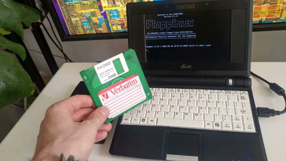 Floppinux places a compact form of Linux on a floppy disk: bit.ly/2Sx2FGw
