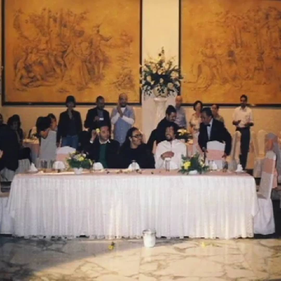 SINALTAC's tweet photo. ¿Sabías qué?
Los Tacvbos si tuvieron una verdadera fiesta de XV años.
Hasta chambelanas hubo 🤟
#CafeTacvba #UnViaje #32AniversarioCT #Felices32Tacvbos @cafetacvba https://t.co/PLEXyNEUfO