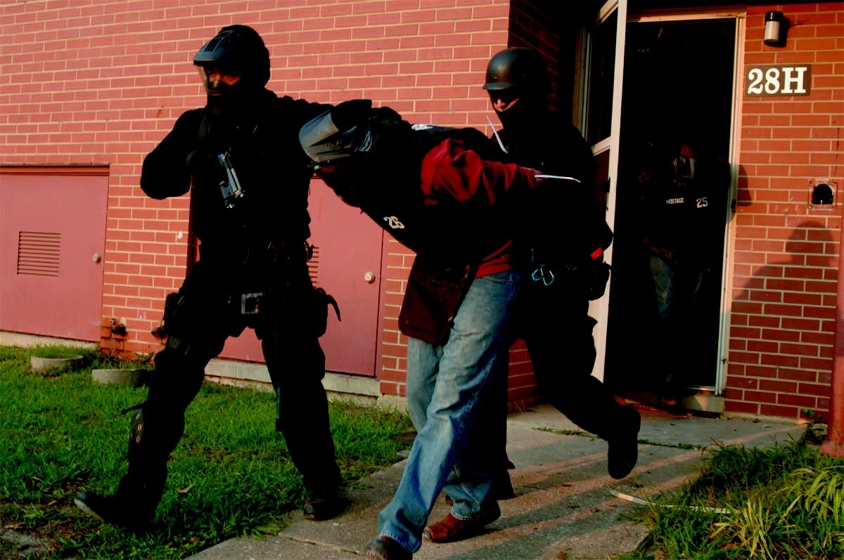 FBILittleRock's tweet photo. #FBILR agents have been working with our state and federal partners to combat crime in #Arkansas long before #GetRock. In fact, the first FBI LR violent crimes task force started in 1992 and was known as MET Rock or Little Rock Metropolitan Violent Crimes Task Force. https://t.co/M6CEWwb4S9