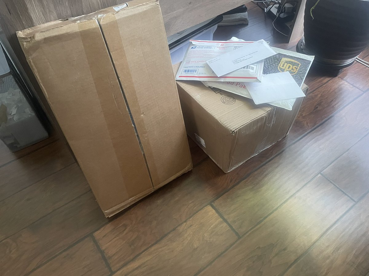 iwin_contests's tweet photo. Quick unboxing tonight live at 8pm EDT on FB and Instagram and I have a few more peacock codes to give out. #iwinLIVE #sweepstakes #giveaway #contest https://t.co/yo0RIMyxJi