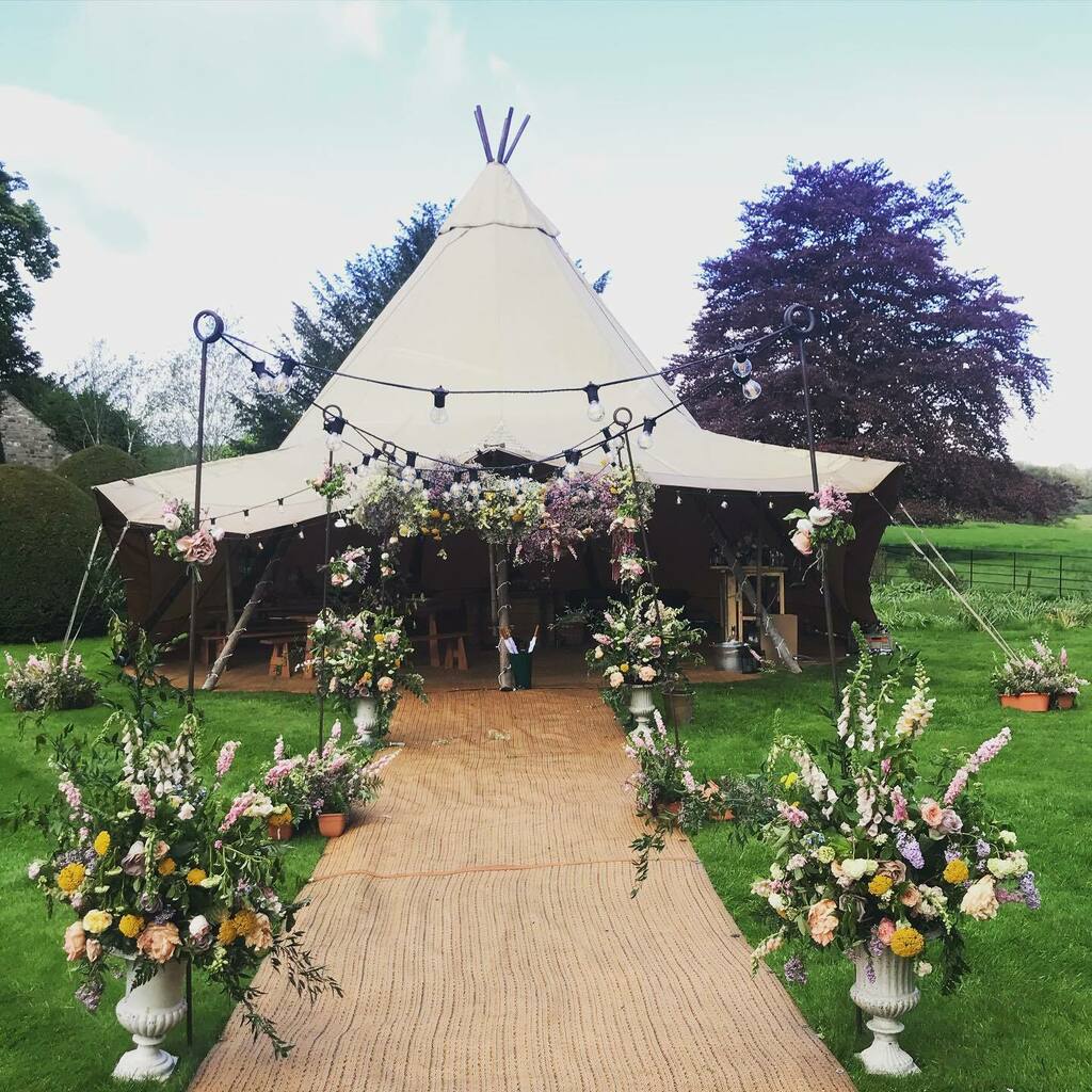 Totemtipi1's tweet image. 🌸 𝗙𝗟𝗢𝗪𝗘𝗥 𝗚𝗢𝗔𝗟𝗦 🌸 

When couples decorate our tipis so amazingly it’s very hard not to post it 😍

Look at all those flowers. Amazing work from one of our couples last weekend 🌸 🌸 🌸 

#tipigoals #flowers #floraldesign