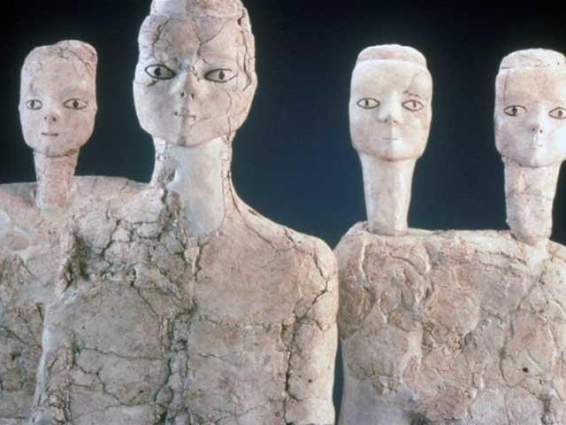 Dating to between the mid-7th millennium BC and the mid-8th millennium BC, Ain Ghazal #Statues with those gazing eyes are fascinating and mysterious, discovered in 1983 and till now no one is certain about the purpose of these statues. 
#jordan #amman #museum #ainghazal #mystery