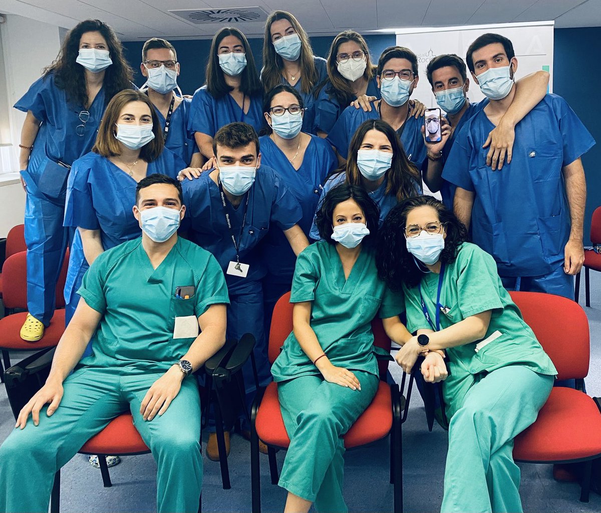 CirugíaGeneralHUVR (@cirugiahuvr) on Twitter photo Es un día triste 😭 pero a la vez muy feliz 😁 porque terminan su residencia nuestros R5, sois unos grandes Cirujanos, profesionales y personas. <a href="/CirugiaHUVR/">CirugíaGeneralHUVR</a> os desea lo mejor en esta maravillosa etapa que empieza y siempre tendréis aquí vuestra casa 🏠🏥 Es un día triste 😭 pero a la vez muy feliz 😁 porque terminan su residencia nuestros R5, sois unos grandes Cirujanos, profesionales y personas. <a href="/CirugiaHUVR/">CirugíaGeneralHUVR</a> os desea lo mejor en esta maravillosa etapa que empieza y siempre tendréis aquí vuestra casa 🏠🏥