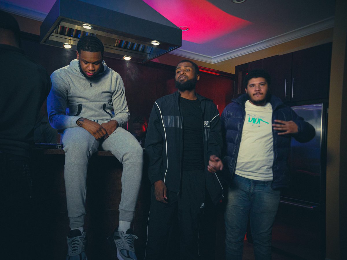 blumbergfour's tweet image. We Gone Get This Money Give Af Bout Niggas Liking Us 🏴 #LLDG