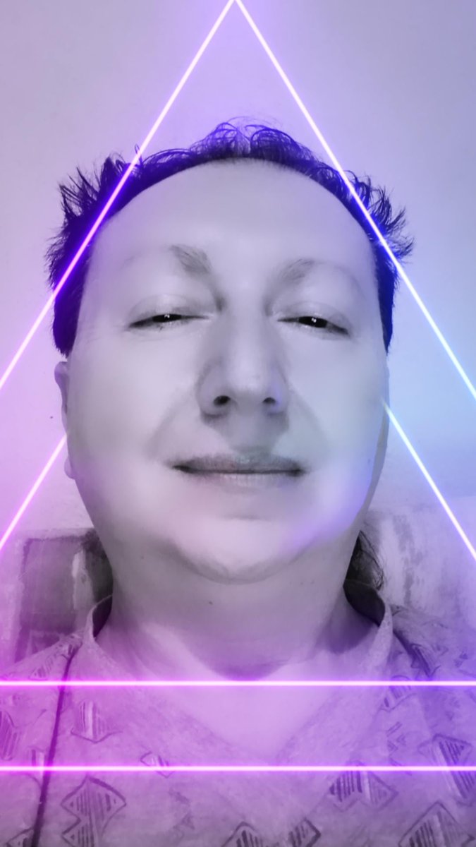Epaaa... Laku Noc svima, sanjajte lepe sne, i sanjajte samo onu osobu koju bi hteli da bude sa vama... 😜😜😜