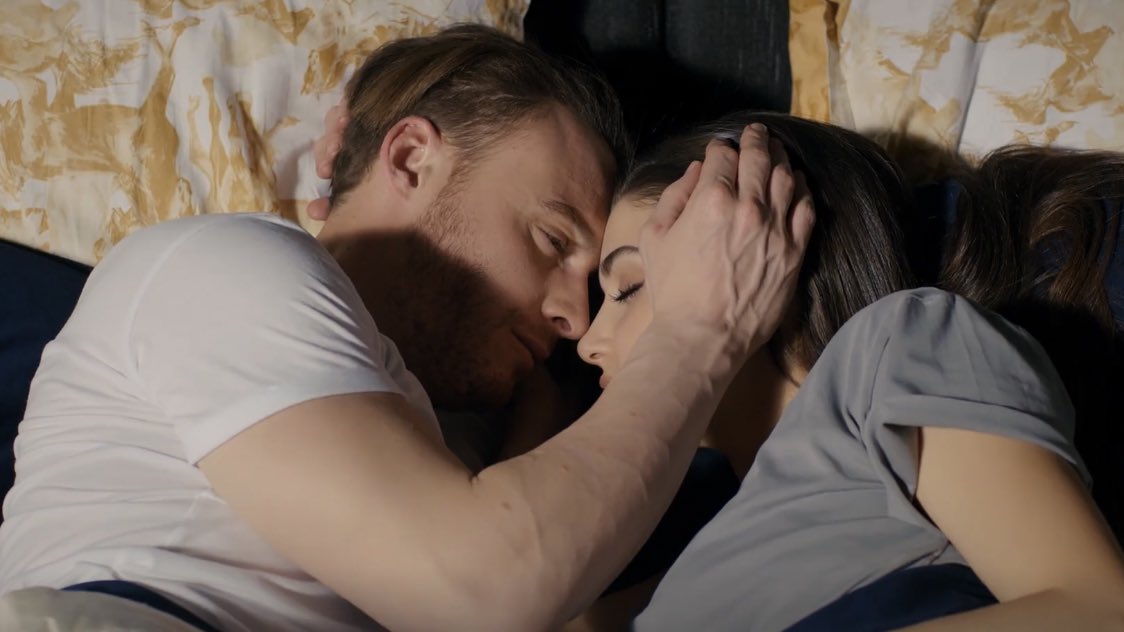 Касается его лично. Касается его лично. Касается его лично. Прикосновение рук. Касается его лично.