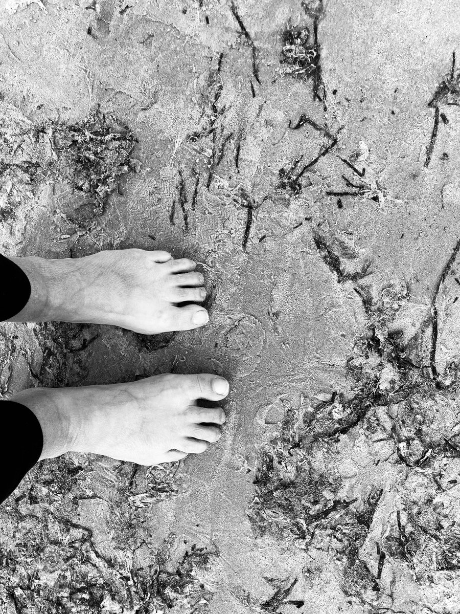 Aligreennhs's tweet photo. Taking a break for a foot scrub #au natural https://t.co/mPe3d8RVn3