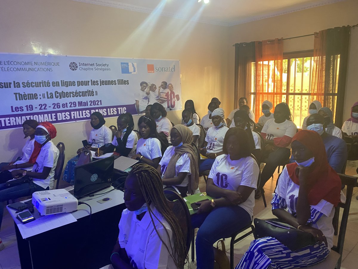 mtngouvsn's tweet photo. Samedi 22 mai Deuxième #session de #formation avec les jeunes filles des #CFPT des régions de Tamba, Sédhiou, Ziguinchor, Thiès, Saint-louis, Diourbel et Kébémer. https://t.co/6uL00d0PL9