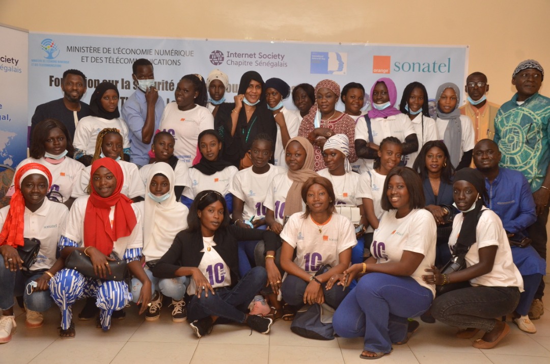 mtngouvsn's tweet photo. Samedi 22 mai Deuxième #session de #formation avec les jeunes filles des #CFPT des régions de Tamba, Sédhiou, Ziguinchor, Thiès, Saint-louis, Diourbel et Kébémer. https://t.co/6uL00d0PL9