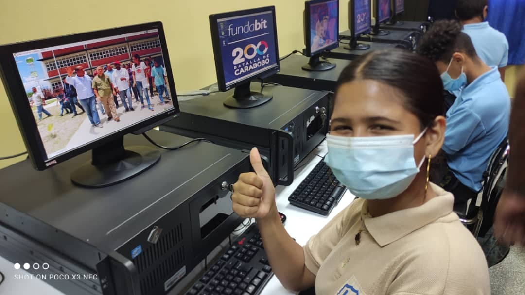 Cumpliendo con las políticas educativas del Gob. Bolivariano y siguiendo instrucciones del Min. <a href="/eduardopiate2/">eduardo piñate</a> se hizo la dotación de 21 equipos de computación para la inauguración del CBIT Prof. Aristóbulo Istúriz en el Edo. Aragua.
<a href="/leivi24/">Leivi/Oceanía</a> 
#DialogoPorLaPatria 
#SomosFundabit
