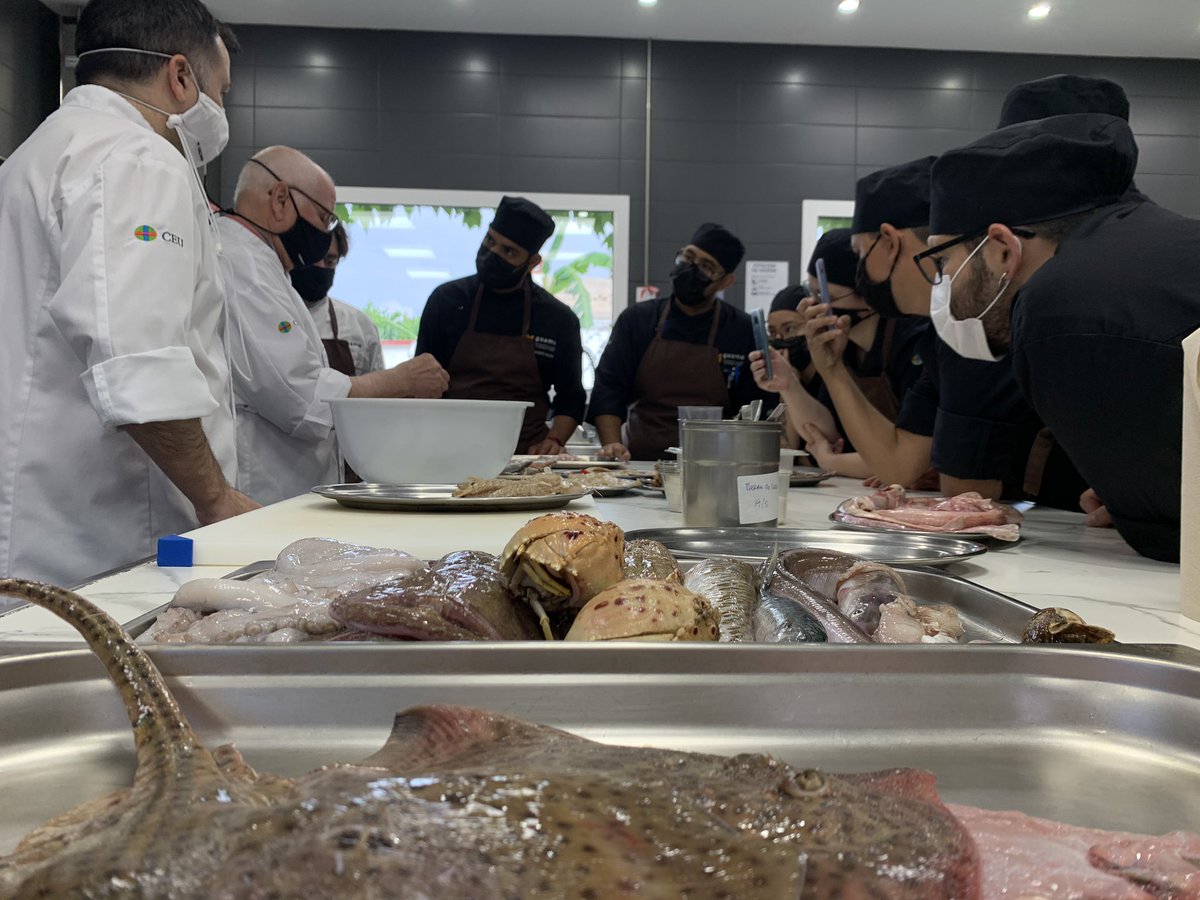 RteCasaJaime's tweet photo. #CocinaMarinera de @RteCasaJaime en @Gasmaes, un día para recordar. Aprender diferente es pensar diferente. #SomosGasma #Gastronomia #FormacionEspecializada https://t.co/DmAgvEc1sX