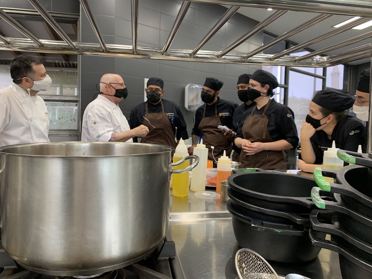 RteCasaJaime's tweet photo. #CocinaMarinera de @RteCasaJaime en @Gasmaes, un día para recordar. Aprender diferente es pensar diferente. #SomosGasma #Gastronomia #FormacionEspecializada https://t.co/DmAgvEc1sX