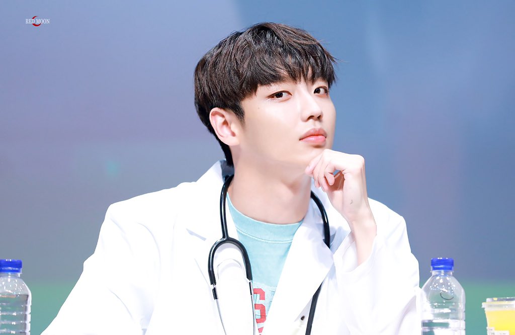 luv__eson's tweet photo. @Inmyheart_eson 방금 내���에슨님의 이 트윗을 봣는데 마니 느리죠..ㅠ.ㅠ 조끔 다르지만 있었어여!

190706 입니당 https://t.co/qsY5PPg0o9