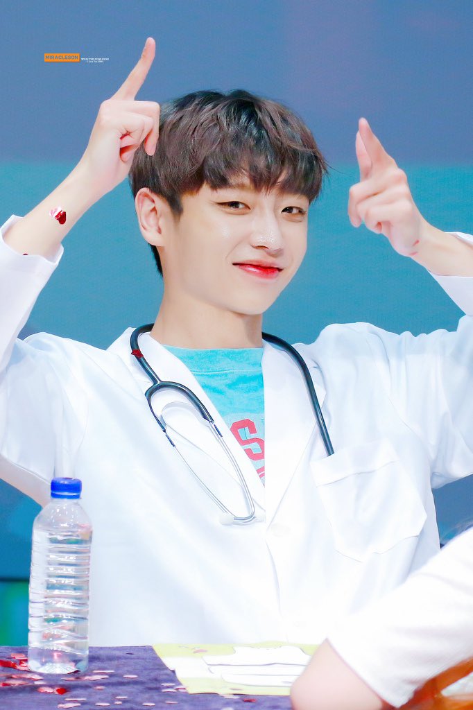 luv__eson's tweet photo. @Inmyheart_eson 방금 내���에슨님의 이 트윗을 봣는데 마니 느리죠..ㅠ.ㅠ 조끔 다르지만 있었어여!

190706 입니당 https://t.co/qsY5PPg0o9