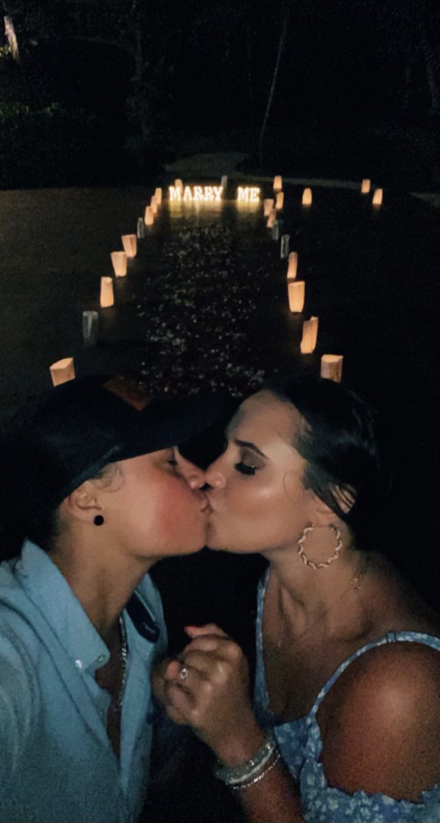 yelgiw_'s tweet photo. I can now call the love of my life my fiancé 🥺🤍 I’m so in love!!! https://t.co/TjModHViy5