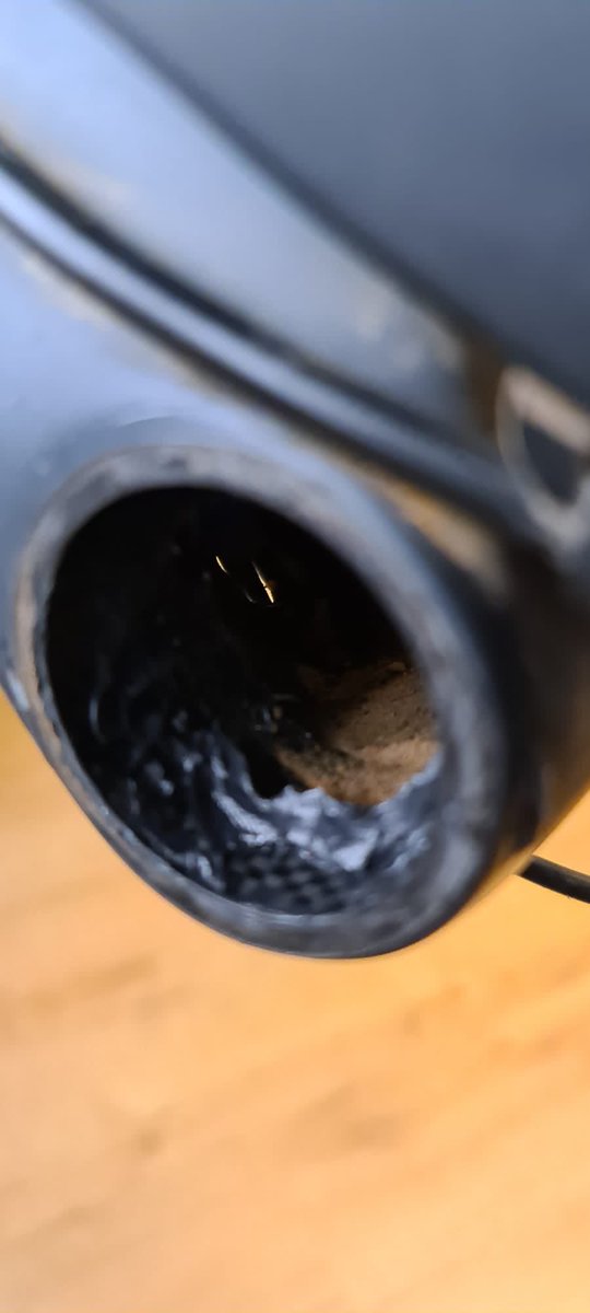 JulJul81's tweet photo. Desmontando el pedalier de mi  @MMRBikes Kenta y este es el resultado. Cambie las cazoletas hace 1 semana y ahora está así. Entra arena por la tapa de abajo. @MMRBikes dice que desconoce el problema (aunque conozco 3 personas que les pasa lo mismo)¿soy el único? #defectodediseño https://t.co/8rBRABAvwQ