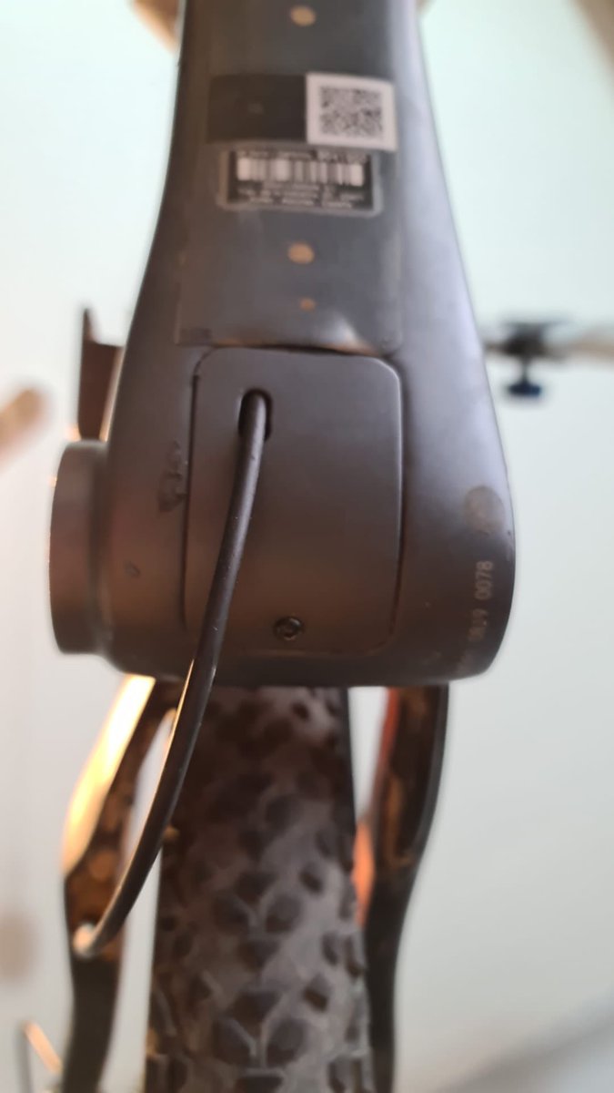 JulJul81's tweet photo. Desmontando el pedalier de mi  @MMRBikes Kenta y este es el resultado. Cambie las cazoletas hace 1 semana y ahora está así. Entra arena por la tapa de abajo. @MMRBikes dice que desconoce el problema (aunque conozco 3 personas que les pasa lo mismo)¿soy el único? #defectodediseño https://t.co/8rBRABAvwQ