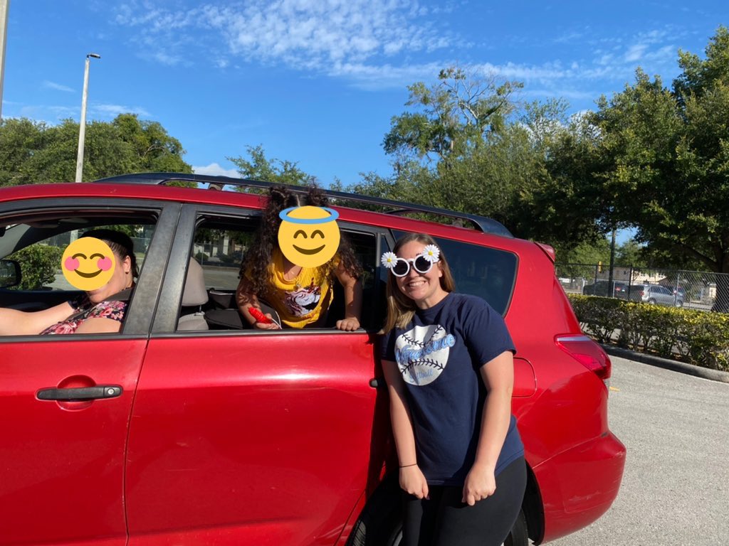mrs_eftink's tweet photo. @HillsVirtualK12 Today we celebrated our kindergarten graduating 2021 class with a drive through celebration. We will miss you next year! @HillsboroughSch https://t.co/XTLrTfcxjI