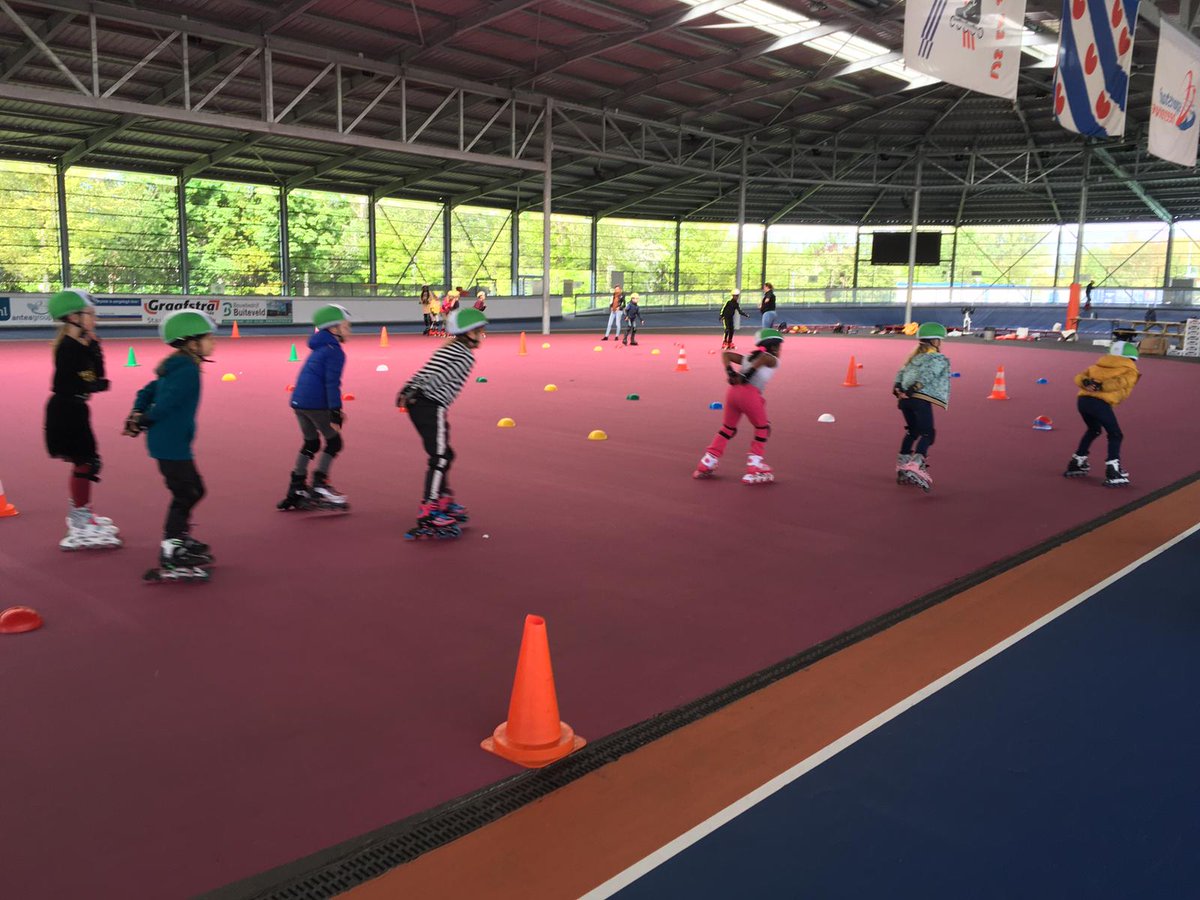 "Kinderen voor hun 12e een schaatservaring laten beleven".Futura deed mee. Ze hebben genoten! Mooi initiatief! @NoorderBasis <a href="/SportstadHveen/">Sportstad Heerenveen</a> #svenkrameracademy