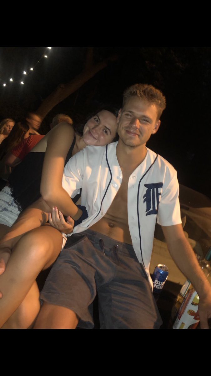 TannerRaatz's tweet photo. Happy birthday to my lovely girlfriend  <3
Thank you for dealing with my dumbass :D
 @bekastroop_ https://t.co/5QK7GHTfTK