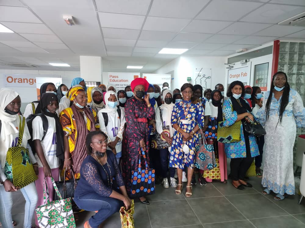 mctngouvsn's tweet image. Mardi 25 Mai, Visite à la @AcademySonatel dans le cadre de la Journée Portes Ouvertes  avec les Jeunes Filles du lycée de Thiaroye et de Bambilor.
#JIFTIC #MENT #EDITION2021
#InclusionNumérique 
#GroupeSonatel #SonatelAcademy
@GroupeSonatel