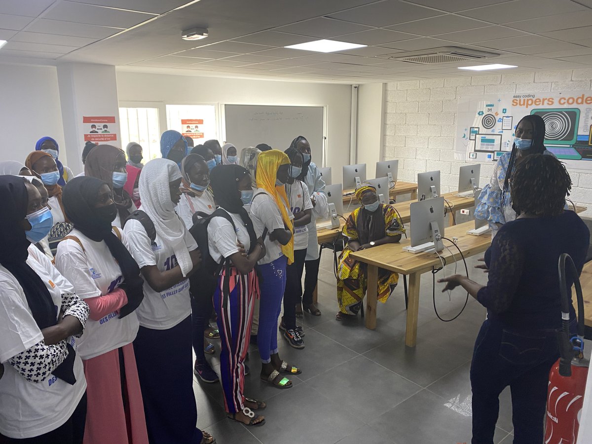 mctngouvsn's tweet image. Mardi 25 Mai, Visite à la @AcademySonatel dans le cadre de la Journée Portes Ouvertes  avec les Jeunes Filles du lycée de Thiaroye et de Bambilor.
#JIFTIC #MENT #EDITION2021
#InclusionNumérique 
#GroupeSonatel #SonatelAcademy
@GroupeSonatel