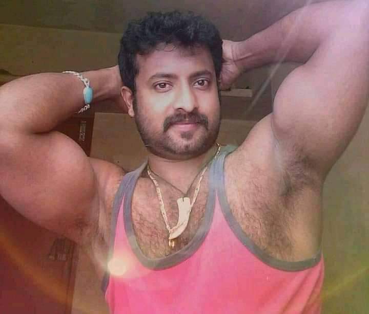 adhiraoff's tweet photo. ஸ்ஸ்ஸ்ஸ்ஸ் அமைதியா மாமா ரூமுக்கு வா ....🤪💋 https://t.co/bnMEnLAFYA