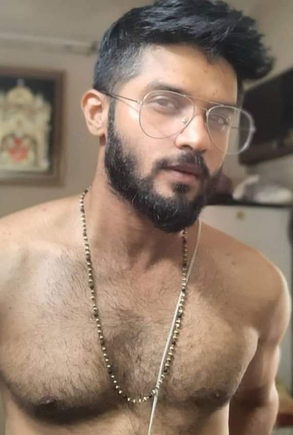 adhiraoff's tweet photo. ஸ்ஸ்ஸ்ஸ்ஸ் அமைதியா மாமா ரூமுக்கு வா ....🤪💋 https://t.co/bnMEnLAFYA