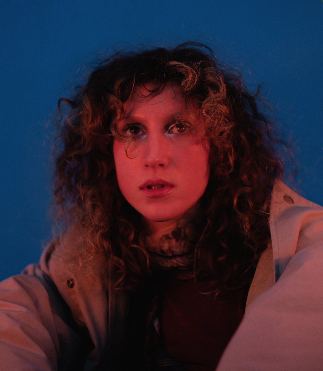 <a href="/sydneyw_ood/">Sydney Wood</a> spoke with <a href="/sqrrlflwr/">Squirrel flower</a> about life in the pandemic and the return to in-person live shows, as well her upcoming album "Planet(i)"! Check it out!
readbuzz.com/2021/05/26/squ…
(Photo courtesy of Tonje Thilesen)