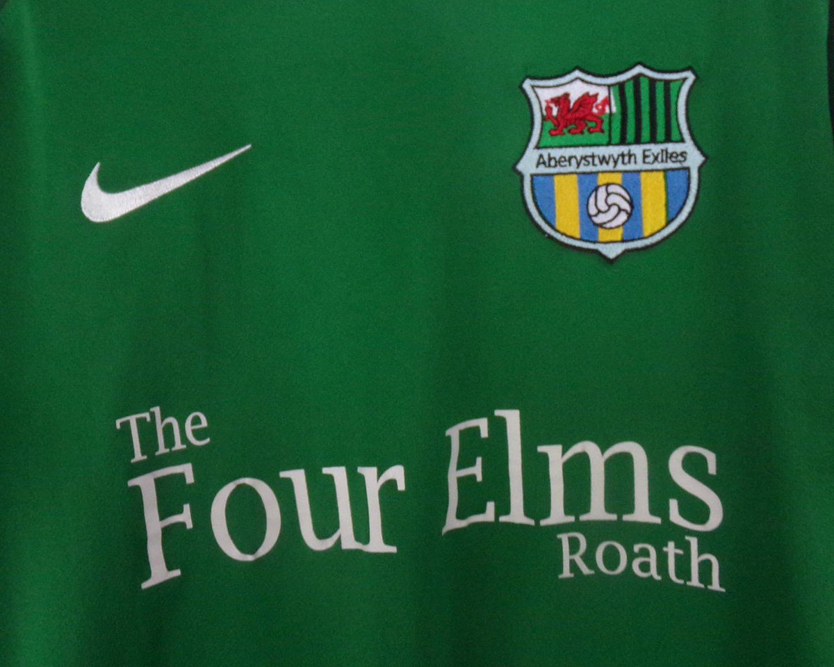 twelfthmanfooty's tweet photo. AND WE’RE OFF...

Our debut shirt up for grabs this evening is this stunning green effort from @AberExiles! 💚

Size L in a decent, worn condition with a slight peeling/cracking to the sponsor logo but overall superb!

Just below is our factfile for the club...

@mytton_james 📸 https://t.co/Hlj8x2T0RC