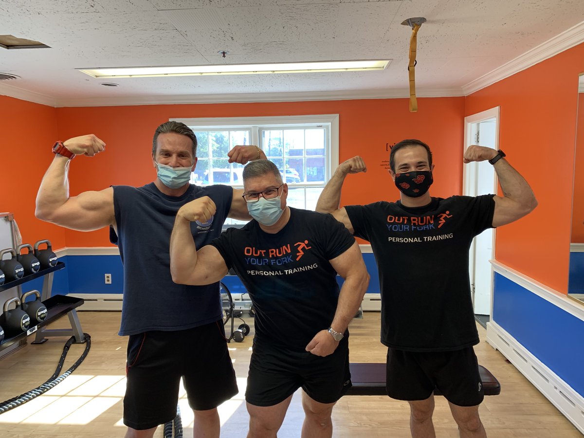 CASAUnionCounty's tweet photo. Get your FLEX on! Tony Bianchinno (center), owner of the Westfield gym 'Out Run Your Fork' joined trainer Jay( left )and gym client ,Ray (right) to FLEX for FOSTER CARE. Thank you @outrunyourfork  for Flexing into action!

#FLEXforFOSTERCARE #MyMuscleFostersCare #CASAofUC https://t.co/K6muIumCql