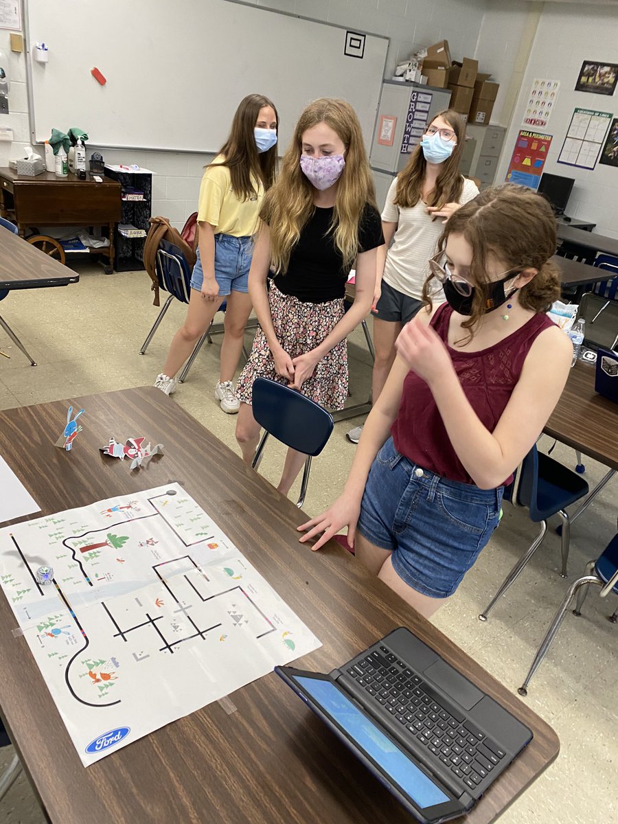 dgirlssolveit's tweet photo. Finishing the final rounds for all the “cookies”! A little coding hummer!! #GirlsSolveIT #FordGirlsinSTEM @BedfordSupt @kimpowelledtech @mcwtfoundation https://t.co/01v35gVP3a