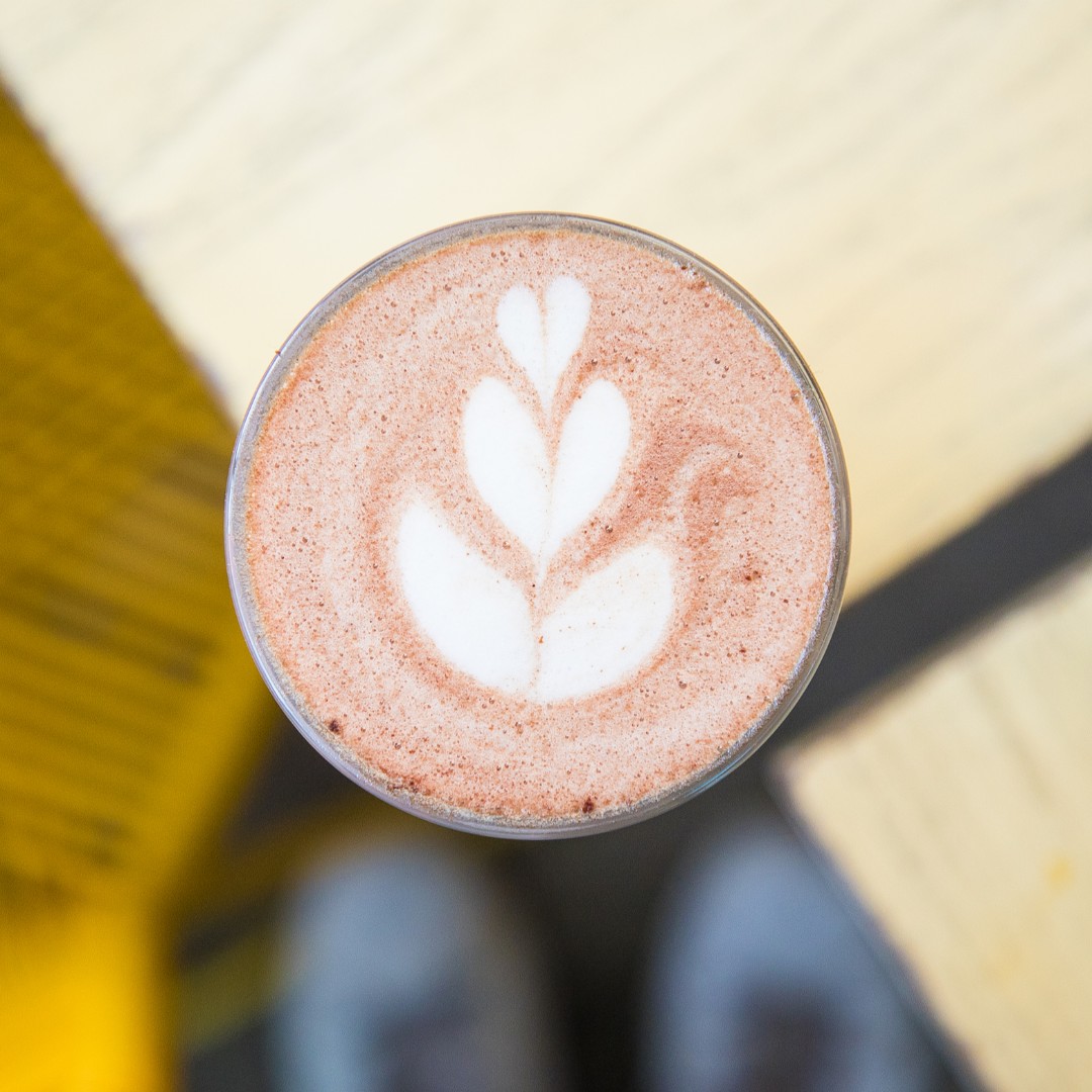 ¡Hoy es miércoles de Chocolate Oaxaca! Ve a cualquiera de nuestras sucursales y llévate el segundo a mitad de precio 🍫 🤤
*Válido sólo en sucursales, no aplica en aplicaciones de delivery*