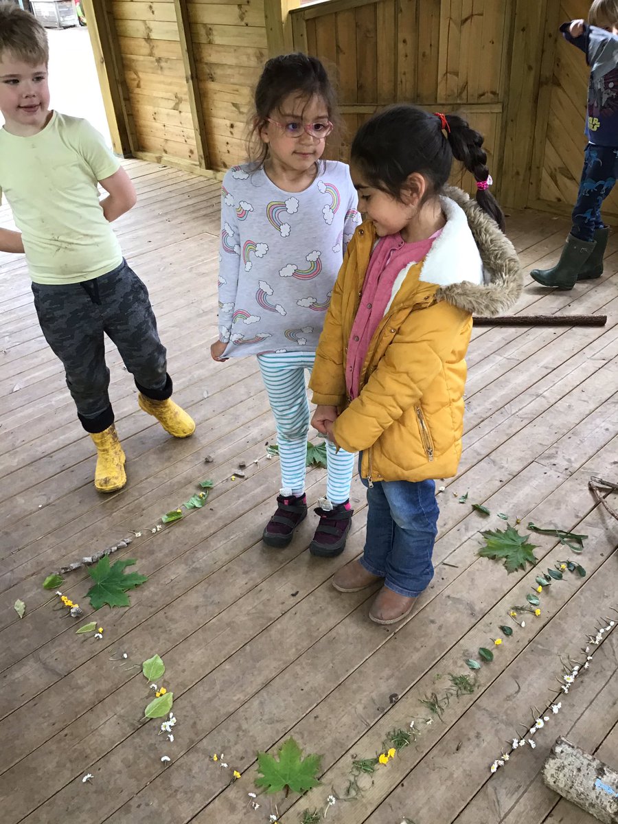 BollinPrim1H's tweet photo. We did maths! Even though the children didn’t believe making 1m by 1m squares and creating clock-faces from natural materials was maths. We had so much fun! https://t.co/jtGQW1dGIH