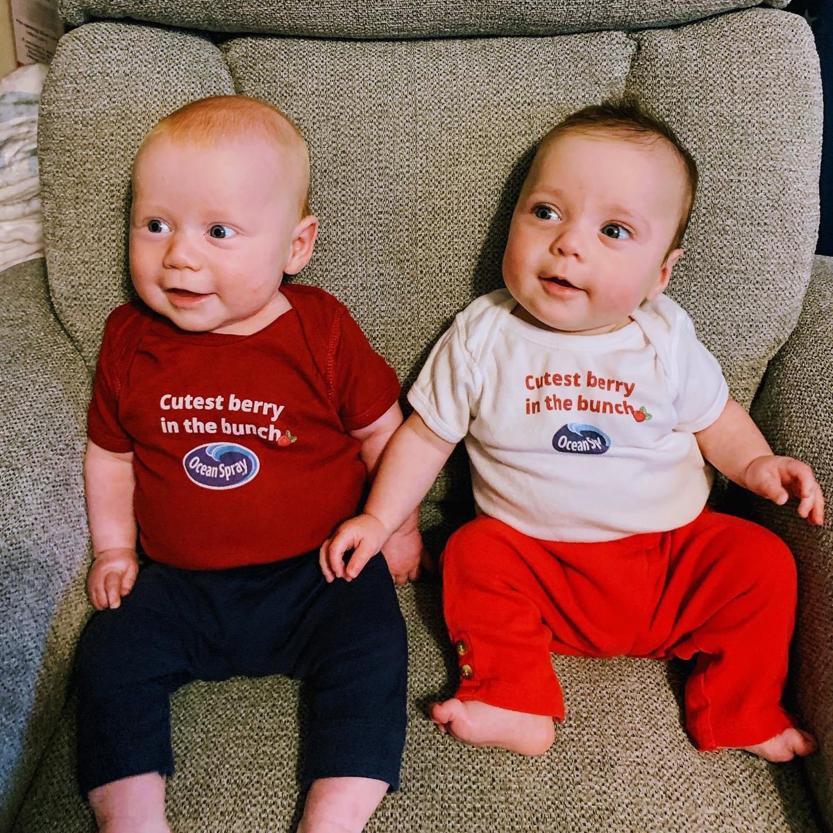 JMooDesigns's tweet photo. Never too young to start that IG influencer life.
@OceanSprayInc
#GottaSupportTheBrand #OceanSprayLife #CranberryKids #4months #MooreFamilyofFour https://t.co/1V4PLUigPm