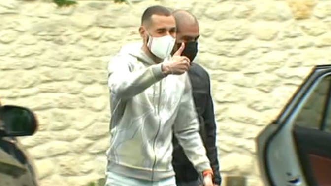 Artorito_o's tweet photo. Les flows de Benzema à Clairefontaine c’était vraiment l’époque de nos grands frères https://t.co/Ann4LIN3cJ