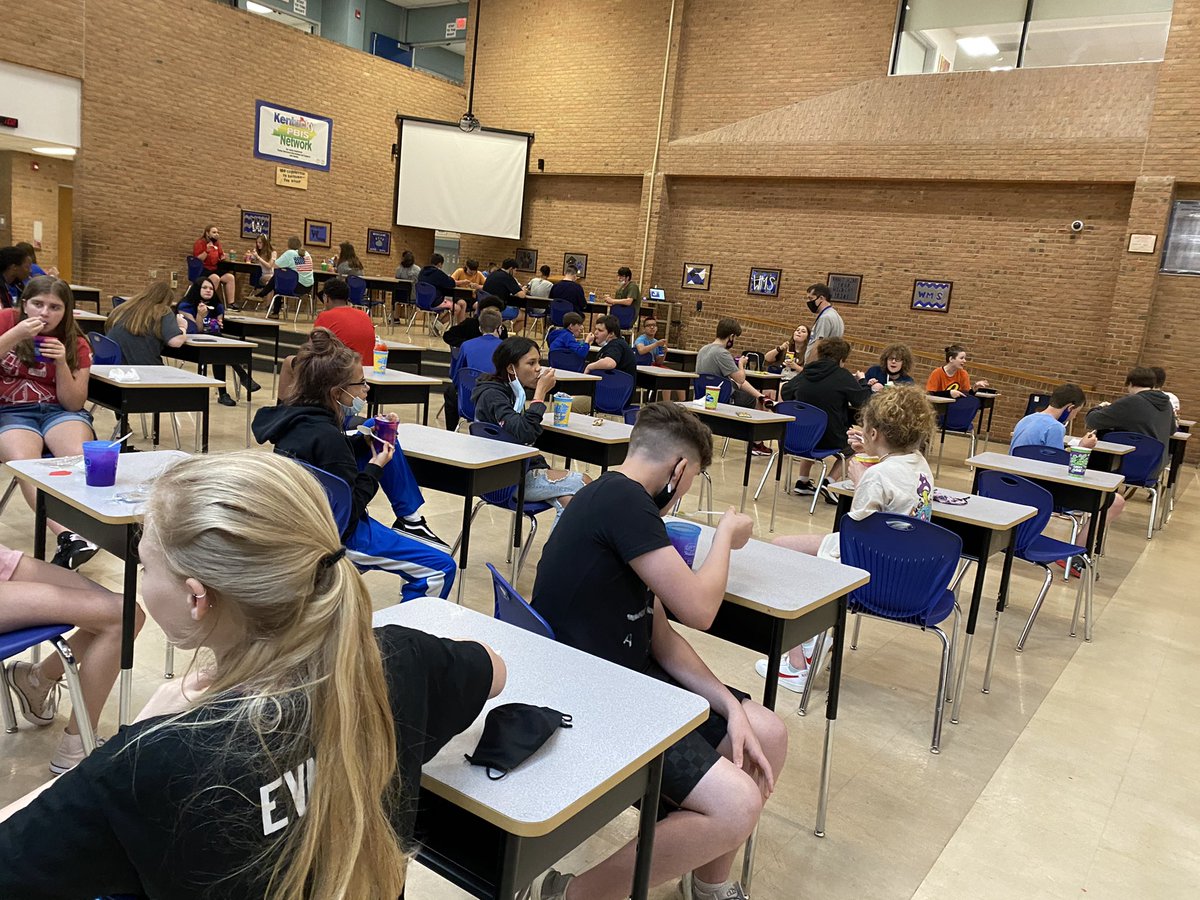 wmswildcat's tweet image. Rain on field day? No problem! We just moved it inside. #FieldDayFun @KonaIceNKY @TheKCSD