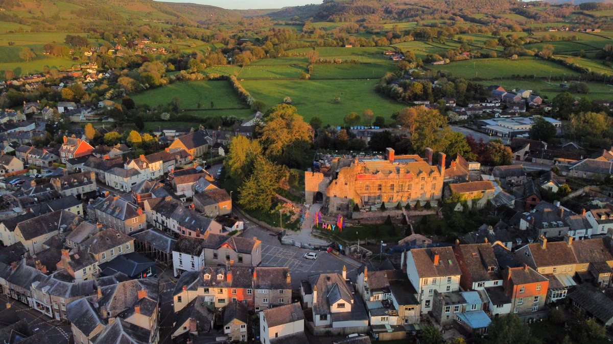 hayfestival's tweet photo. Up and away 🌅 #HayFestival2021 https://t.co/t1jJ4gy0i6