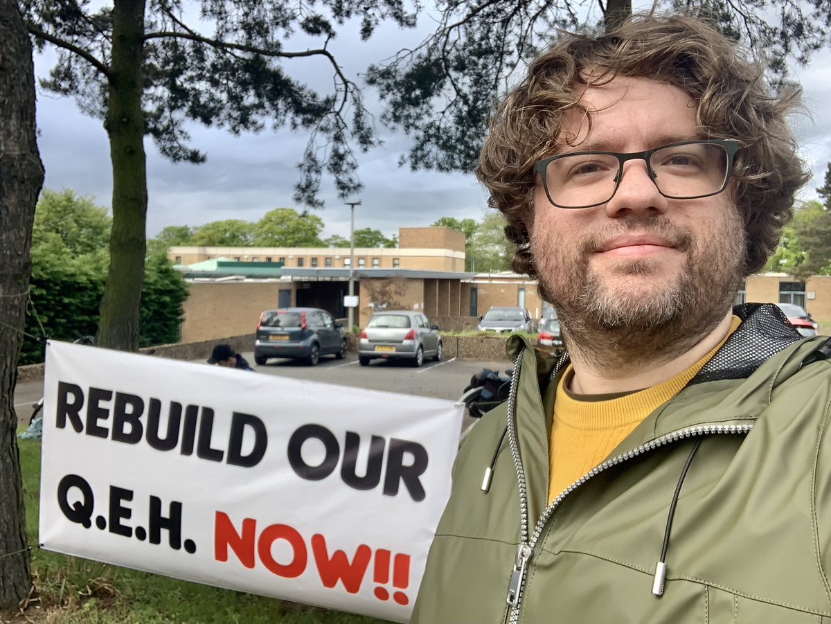 Great to see all the dedicated protesters with <a href="/save_lynn/">SAVE OUR QUEEN ELIZABETH HOSPITAL KINGS LYNN</a> down at the Q.E.H. tonight in #KingsLynn. All demanding a hospital rebuild because the building is deemed “a risk to life”. 🏥 The new banner went down well too! Join us! 🪧 <a href="/TeamQEH/">The QEH King's Lynn</a>