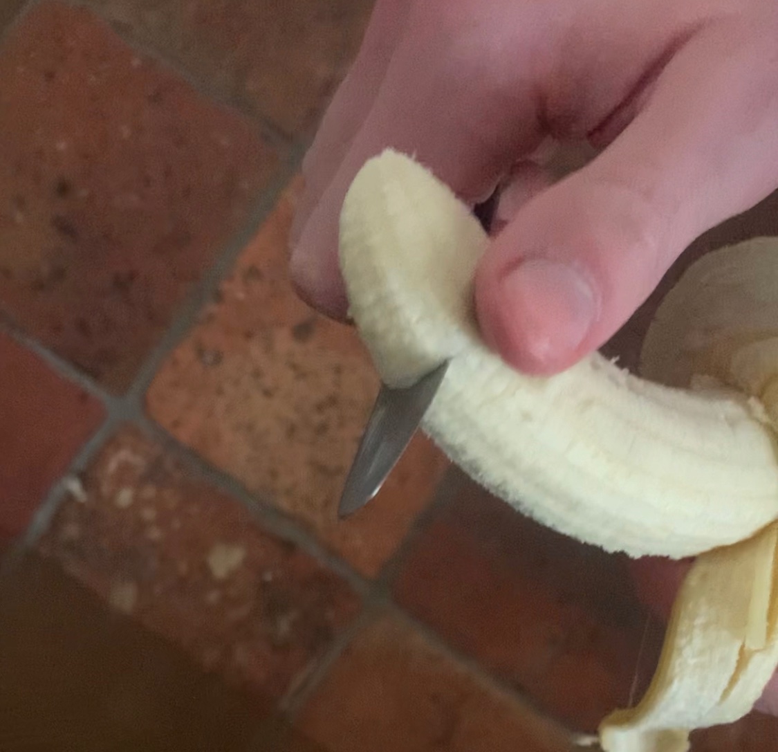 theowljim's tweet photo. Cutting a banana like this is extremely cool in my book https://t.co/3Jmu6fFLpS