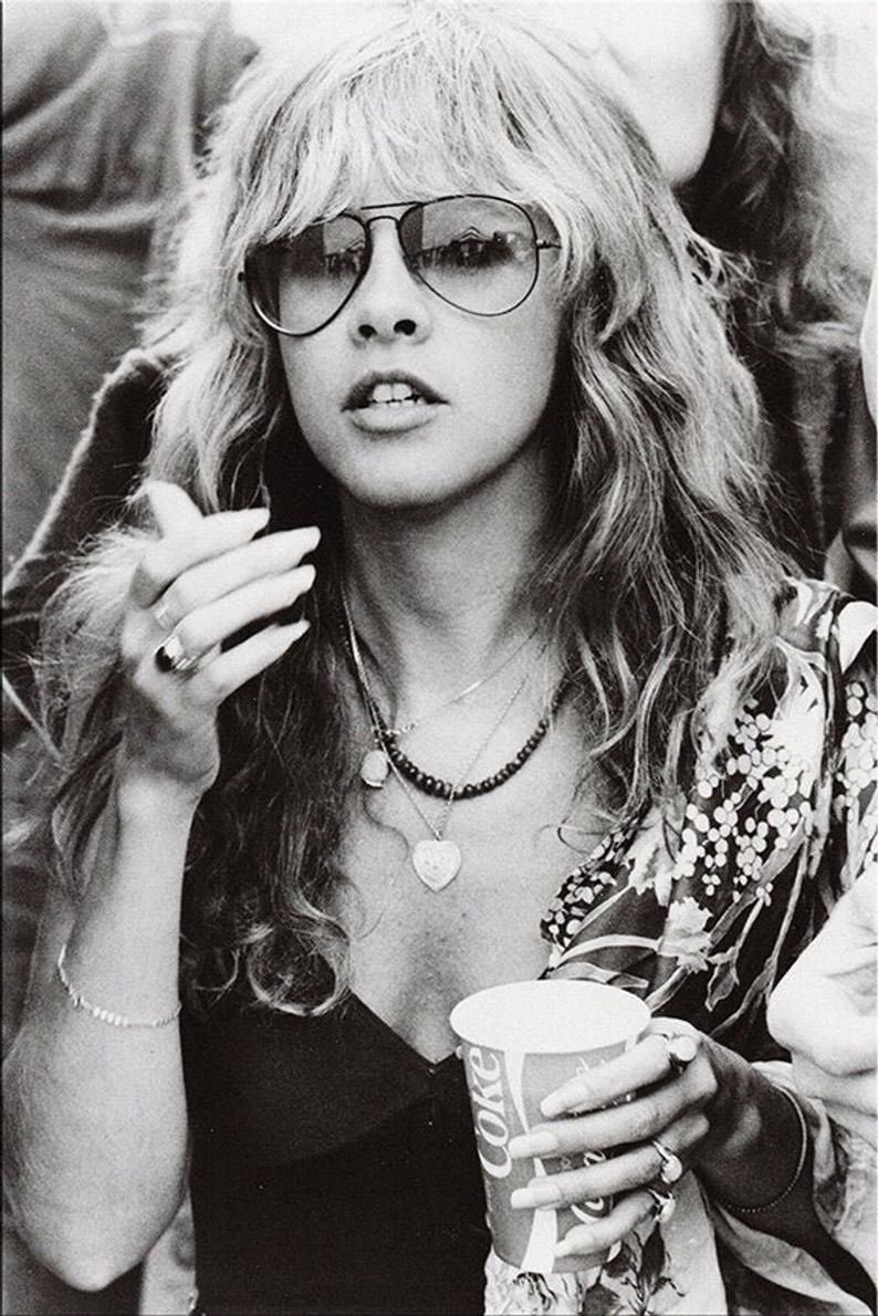 Happy birthday to the absolute LEGEND stevie nicks 