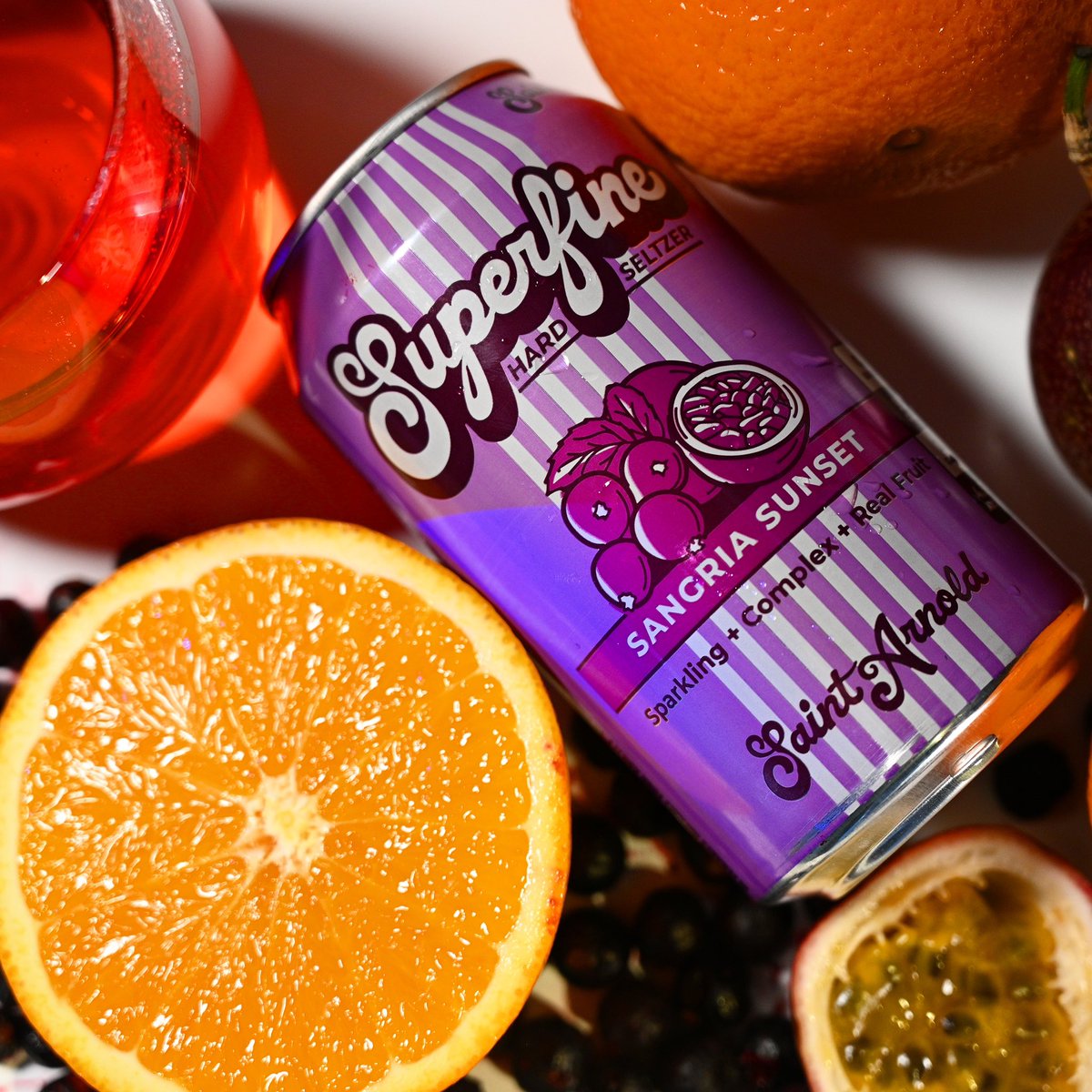 Keep cool with the refreshing taste of Sangria Sunset made with 100% real black currant, passion fruit, and orange, and 0% artificial ingredients 🌅
95 calories | 0g sugar | 2g carbs | 4.5% ABV | Gluten Free