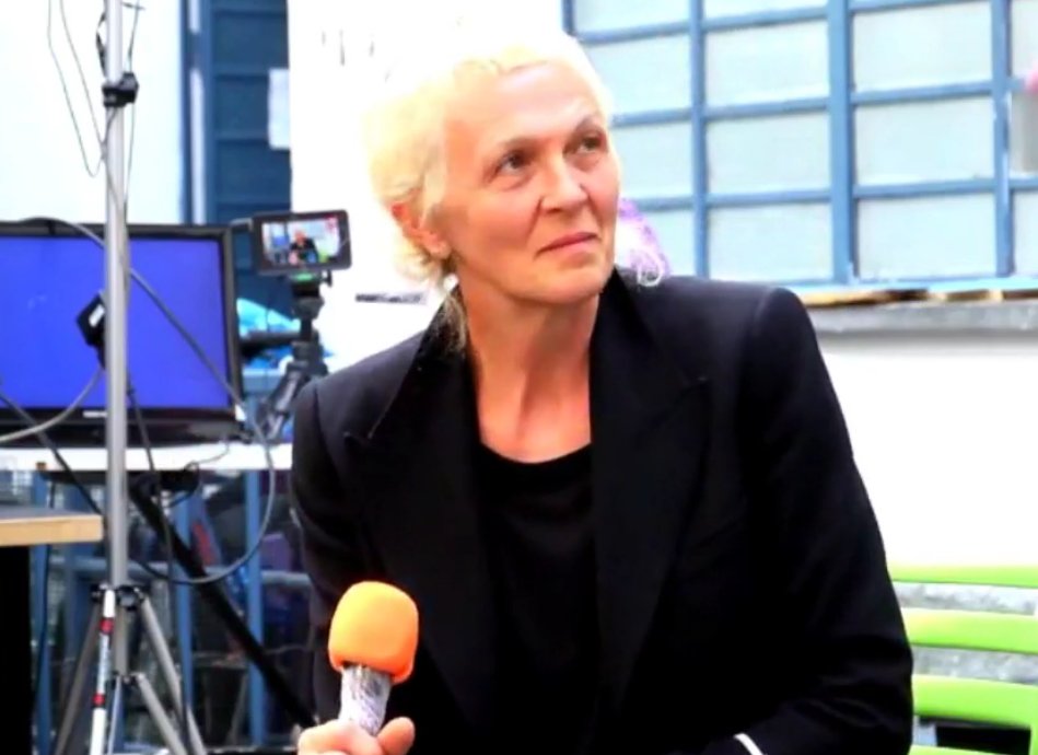 tavolodelriuso's tweet photo. #SpritzForFuture Patrizia #Fratus: "Grazie al #riuso usiamo materiali preesistenti per raccontare storie nuove. La materia non muore mai, rinasce sempre" https://t.co/SevBAGR1Be